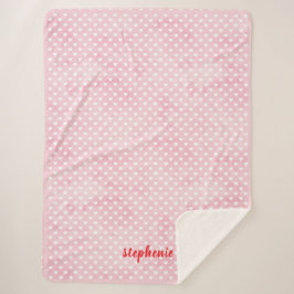 Personalisierte Herzen auf rosa Sherpadecke