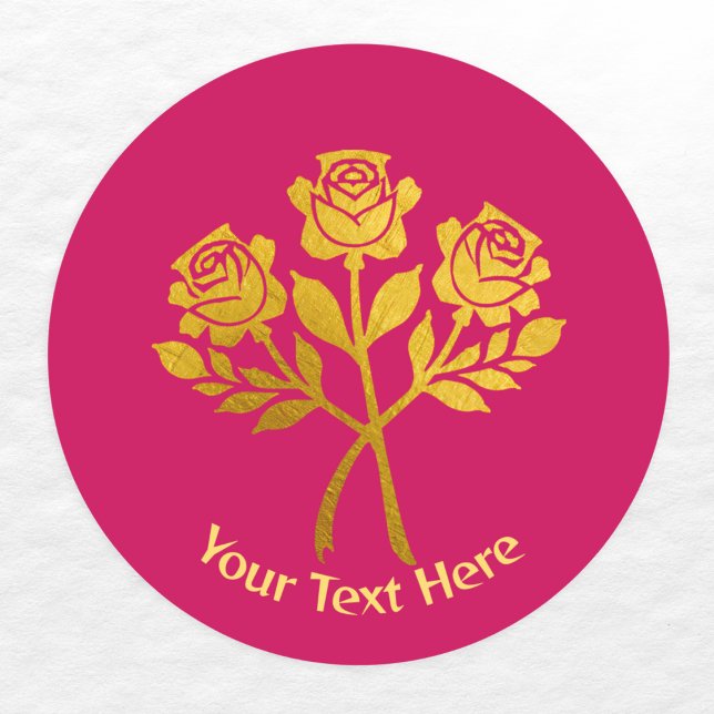 Personalisierte Himbeere Rosa Imitate Gold Blumens Runder Aufkleber (A sticker with faux gold rose flowers on a raspberry pink background. Personalize with your own text)
