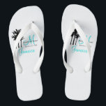 Personalisierte Hochzeiten am Strand Flip Flops<br><div class="desc">Custom Monogram Travel Wedding Flip Flops für Beach Hochzeiten. Passen Sie Ihre Namen, das Datum, das Monogramm, den verheirateten Vornamen und das Ziel an. Ein großes Willkommensgeschenk für Ihre Gäste. Bieten Sie Ihren Gästen für die Strandzeremonie Schuhe an. Entspricht der personalisierten Hochzeitsstrandtasche in unserem Geschäft, mit der Sie die Strandschuhe...</div>