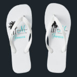 Personalisierte Hochzeiten am Strand Flip Flops<br><div class="desc">Custom Monogram Travel Wedding Flip Flops für Beach Hochzeiten. Passen Sie Ihre Namen, das Datum, das Monogramm, den verheirateten Vornamen und das Ziel an. Ein großes Willkommensgeschenk für Ihre Gäste. Bieten Sie Ihren Gästen für die Strandzeremonie Schuhe an. Entspricht der personalisierten Hochzeitsstrandtasche in unserem Geschäft, mit der Sie die Strandschuhe...</div>