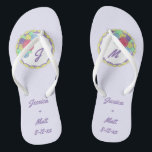 Personalisierte Hochzeitstorte Brautparty Flip Flo Flops<br><div class="desc">Flip-Flops bieten eine originale Marker-Abbildung eines Hochzeitstortes mit pastellfarbenen Rose. Einfach mit Ihren Namen und Daten für eine einzigartige Gastgeschenk Hochzeit oder Brautjungfrau personalisieren!</div>