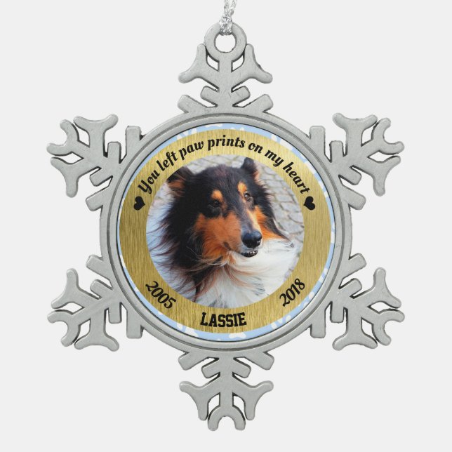 Personalisierte Hundememorial Sie  Paw Prints Schneeflocken Zinn-Ornament (Vorderseite)