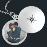 Personalisierte i-Liebe verbinden Sie Foto Medaillon<br><div class="desc">Sagen Sie i-Liebe Sie mit diesem Andenken Locket und personifizieren Sie sie mit einem Foto und einer Sondermeldung. Um die Schriftartart zu ändern fertigen Sie weiter besonders an,  gelassen mir wissen wenn Sie Unterstützung benötigen.</div>