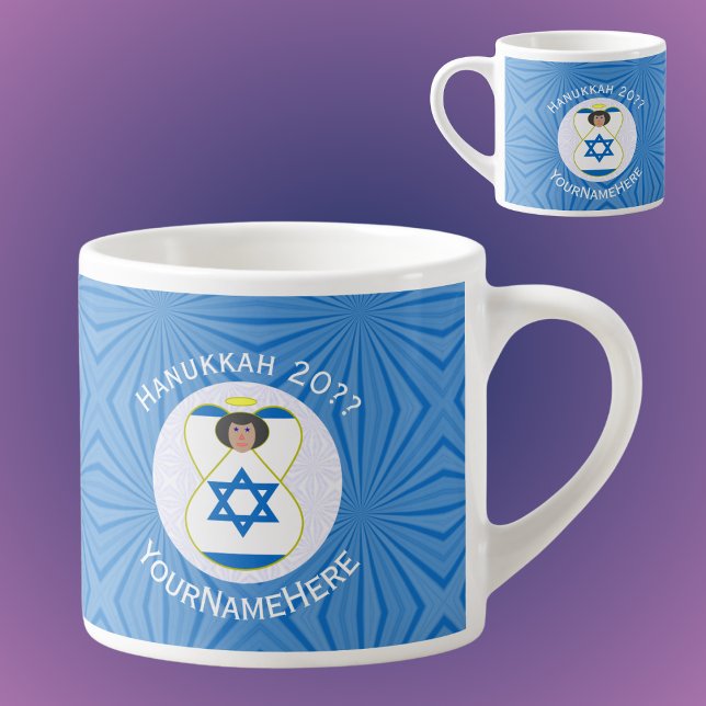 Personalisierte israelische Angel-Hanukka-Fahne Espressotasse (Personalized espresso cup for Hanukkah with an angel dressed in the Israeli flag. White text.)