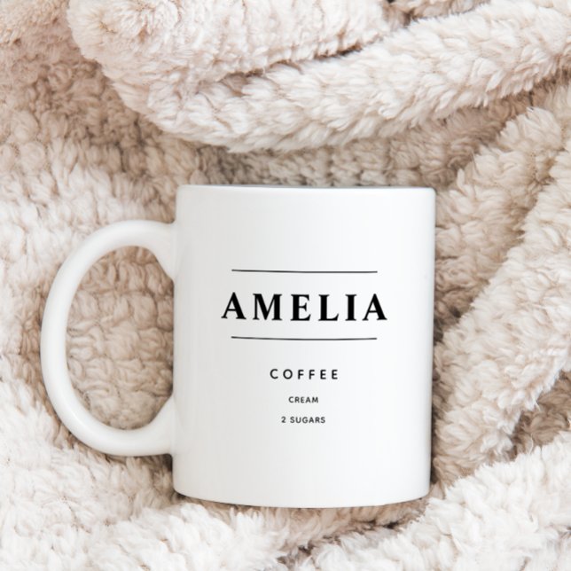 Personalisierte Kaffeebestellung, kundenspezifisch Kaffeetasse (Personalized Name and Drink order coffee mug with black text shown on blanket background. )