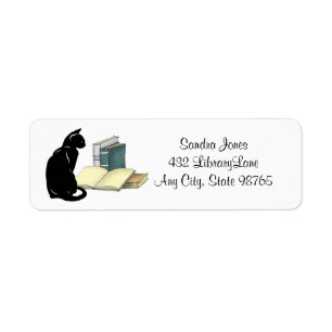 Personalisierte Katze und Bücher geben das Adresse