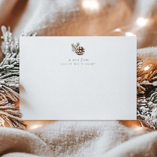 Personalisierte Kiefernkone und Blätter Winterwald Mitteilungskarte
