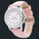 Personalisierte Kinderschau Armbanduhr<br><div class="desc">Dieses Bild zeigt eine Kinderuhr mit einem runden, silberfarbenen Gehäuse mit weißem Ziffernblatt. Die Uhr hat große, leicht zu lesende rosa Zahlen von 1 bis 12, und die Stunden- und Minutenzeiger sind ebenfalls rosa, mit den Worten "HOUR" und "MINUTE" beschriftet. Der Name auf der Armbanduhr kann auf jeden beliebigen Namen...</div>