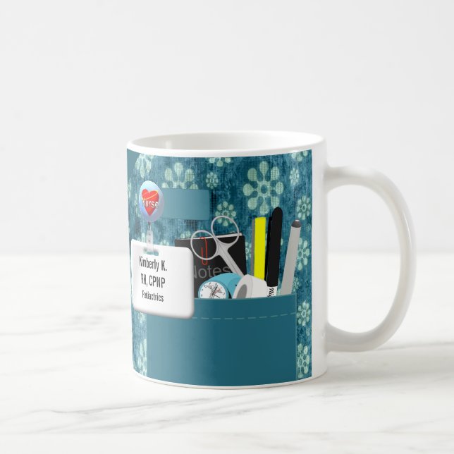 Personalisierte Krankenschwester scheuert sich in Kaffeetasse (Rechts)