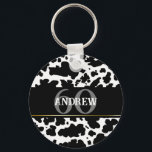 Personalisierte Kuh Spots Print Bauer Cowboy Schlüsselanhänger<br><div class="desc">Personalisierte klassische und trendige schwarz-weiße Kuhhaut Flecken Textur Gestaltung Geburtstagsparty benutzerdefinierte Jahr und Name Geschenk. Kuh fleckt Tierdruck</div>