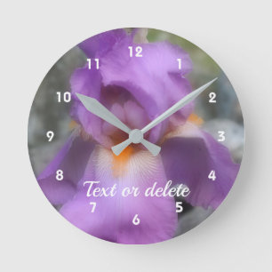Personalisierte Lavendel-Bartirisblüte Runde Wanduhr