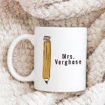 Personalisierte Lehrer Kaffeetasse<br><div class="desc">Verwöhnen Sie Ihre Lieblings-Lehrer mit einer personalisierten Kaffee-Tasse, die sie für die Lagerung von Bleistiften auf ihrem Schreibtisch oder füllen Sie ihren morgendlichen Joe vor einem Tag des Unterrichts!</div>