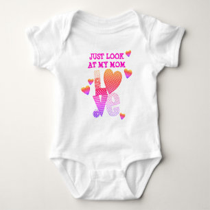 PERSONALISIERTE LIEBE - SCHAUEN SIE SICH MEINE MAM BABY STRAMPLER