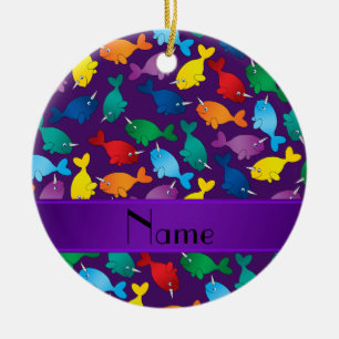 Personalisierte lila Regenbogen Namensnarwhals Keramikornament