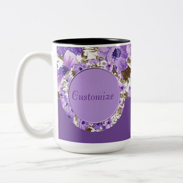 Personalisierte lila u. weiße BlumenTasse Zweifarbige Tasse (Links)