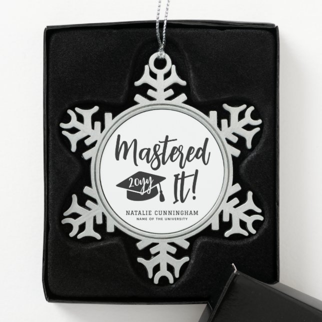 Personalisierte Master-Grad-Abschluss meistert es Schneeflocken Zinn-Ornament (Box)