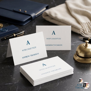Personalisierte minimalistische blaue Serifen-Mono Dankeskarte