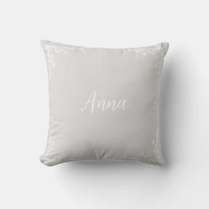 Personalisierte moderne Pastellgraue Typografie Na Kissen