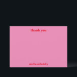 Personalisierte, moderne rosafarbene Hochzeit Dankeskarte<br><div class="desc">Mit dieser modernen minimalistischen Hochzeitskarte bedanken Sie sich stilvoll. Dieses Design mit seinem schicken rosa Hintergrund und fett roter Typografie ist perfekt für Paare, die eine trendige, spielerische Ästhetik Liebe haben. Die einfache aber auffallende Gestaltung behalte die Botschaft klar und herzlich, sodass sie sich ideal für Hochzeiten, Brautpartys oder jeden...</div>