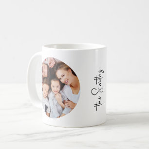 Personalisierte moderne Skriptfamilie Name zwei Fo Kaffeetasse