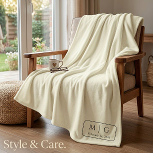 Personalisierte Monogramm-Datum-Beige Fleecedecke