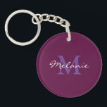 Personalisierte Monogramm Fuchsienrosa und Lavende Schlüsselanhänger<br><div class="desc">Ein modernes,  minimalistisches Fuchsienrosa und Lavendeldesign macht diesen Schlüsselanhänger attraktiv. Dieser Schlüsselanhänger kann so angepasst werden,  dass er Ihren Anfangs- und Vornamen enthält. Ein tolles Geburtstagsgeschenk,  Brautparty / Junggeselinnen-Abschied Geschenk.</div>