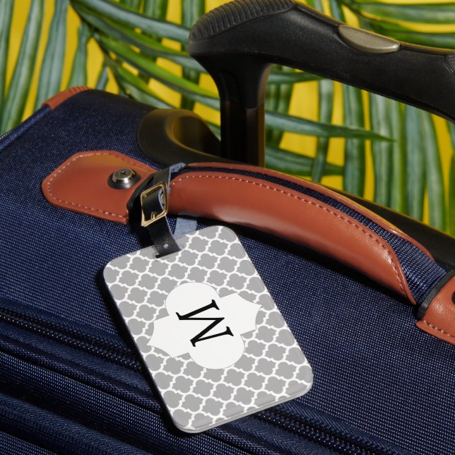 Personalisierte Monogramm Quatrefolie grau und wei Gepäckanhänger (Vorderseite Insitu 1)