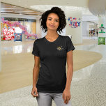 Personalisierte Monogramm T-Shirt<br><div class="desc">Feiern Sie den besonderen Bund mit Ihrem Vater diesen Tag,  indem Sie unsere exquisite Sammlung von Geschenken erforschen,  die perfekt für Ihre Wertschätzung und Liebe zu zeigen. Mit unserer vielfältigen Auswahl an Geschenken finden Sie etwas,  das mit seiner einzigartigen Persönlichkeit und seinen Hobbys in Einklang steht.</div>