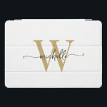 Personalisierte Monogrammnamensschrift für Weiß un iPad Pro Cover<br><div class="desc">Girly Elegant White and Gold Einfache Minimal Monogram Initial Name Script Custom Personalisiert iPad Cover. Diese Design mit Ihrem Vornamen in einem hübschen handgeschriebenen Stil Swash Schwanz Schriftart Typografie (oder Kalligrafie) mit Monogramm Erstmaligkeit in Gold und Schwarz auf weißem Hintergrund. Diese lassen sich einfach anpassen. Große stilvolle feminine Geschenke zum...</div>