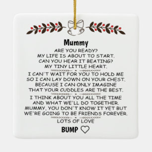 Personalisierte Mummy, die vor Weihnachten vor dem Keramikornament