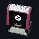 Personalisierte Neuauflage: Rücksendeadresse Permastempel<br><div class="desc">Einfache Bearbeitung der Briefmarke mit dem Namen und der Straßenadresse eines Paares,  indem Sie oben auf den Button "Personalisieren" klicken. Perfekt für die Rücksendeadresse auf Dankeschön-Karten,  wir haben Benachrichtigungen und Briefe verschoben.</div>