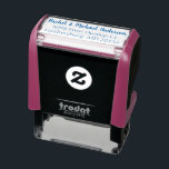Personalisierte Neuauflage: Rücksendeadresse Permastempel<br><div class="desc">Einfache Bearbeitung der Briefmarke mit dem Namen und der Straßenadresse eines Paares,  indem Sie oben auf den Button "Personalisieren" klicken. Perfekt für die Rücksendeadresse auf Dankeschön-Karten,  wir haben Benachrichtigungen und Briefe verschoben.</div>
