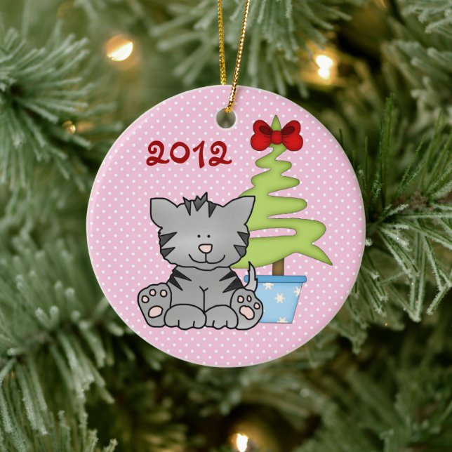 Personalisierte Niedliche graue Katze mit Weihnach Keramik Ornament (Baum)