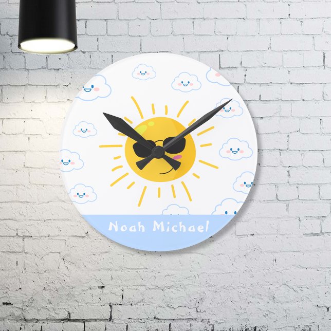 Personalisierte Niedliche Sonne und Wolke Runde Wanduhr (Von Creator hochgeladen)