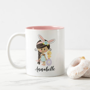 Personalisierte Osterhasen-Mädchen-Tassen-dunkles Zweifarbige Tasse