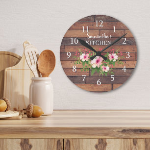 Personalisierte Palettenholz- und rosa Blumenküche Runde Wanduhr