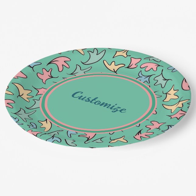 Personalisierte Pastel-Blätter grün Pappteller (Schrägansicht)
