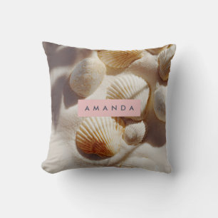Personalisierte Pastell-Küsten-Muscheln auf Sand Kissen