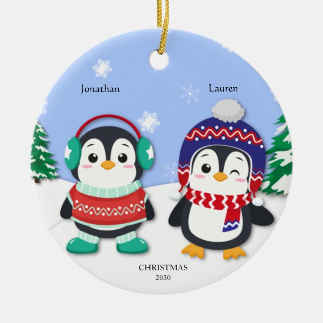 Personalisierte Pinguin Boy and Girl Snow Scene Keramik Ornament (Vorne)