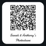 Personalisierte QR-Code-Website für Hochzeiten von Quadratischer Aufkleber<br><div class="desc">Ihr einzigartiger QR-Code und Ihr individueller Text heben diese quadratischen Aufkleber hervor,  die für den Hochzeitsverkehr zwischen Fotos konzipiert sind.</div>