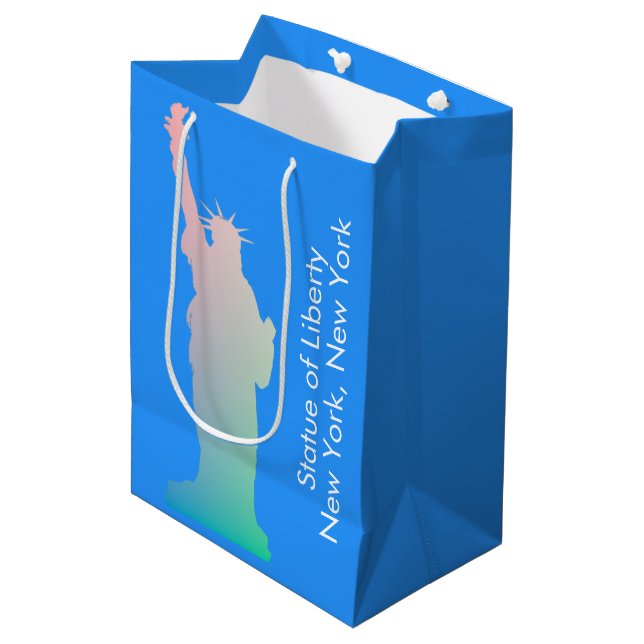 Personalisierte Regenbogenstatue der Liberty New Y Mittlere Geschenktüte (Vorderseite Schrägansicht)