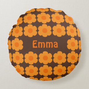 Personalisierte Retro-70er-Blumen in Braun und Ora Rundes Kissen