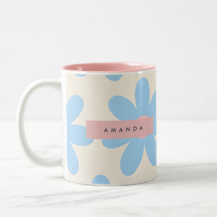 Personalisierte Retro-Pastellblaue Gänseblümchen-B Zweifarbige Tasse
