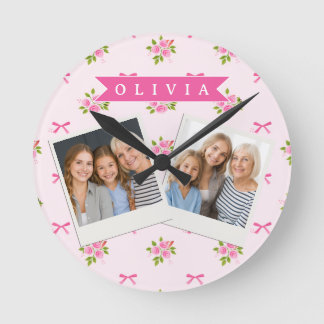 Personalisierte Rosa Kokette Mädchenname mit Blume Runde Wanduhr