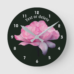 Personalisierte rosa Rosenblume Runde Wanduhr