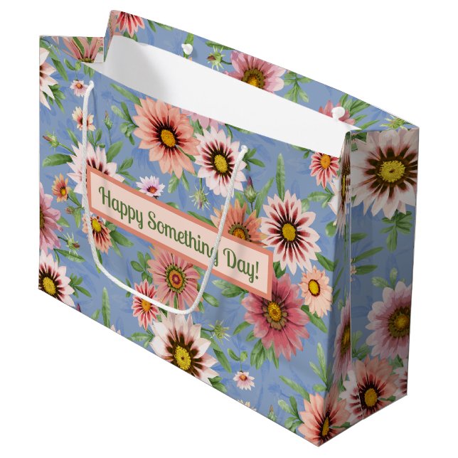 Personalisierte rosa Töne auf blauem Blumenmuster Große Geschenktüte (Vorderseite Schrägansicht)
