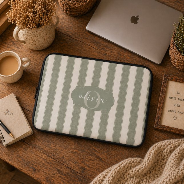 Personalisierte Rustikale Salbeigrüne Gestreifte Laptopschutzhülle (Von Creator hochgeladen)
