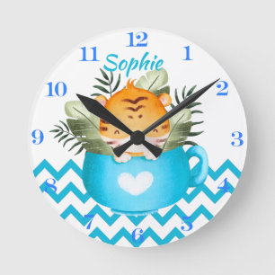 Personalisierte Safari-Tiere in einem Cup Runde Wanduhr