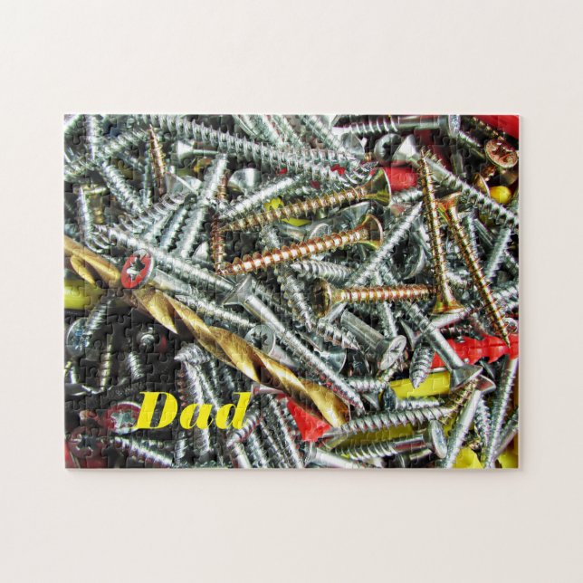 Personalisierte Schrauben auf einem Arbeitstisch (Horizontal)