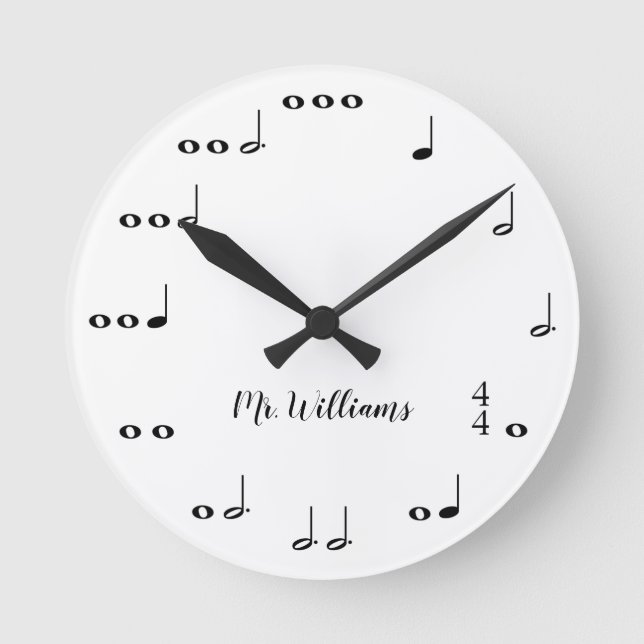 Personalisierte Schwarz-Weiß-Musiknoten Runde Wanduhr (Vorderseite)